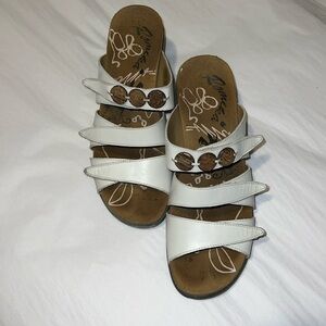 ROMIKA ELEGANT WHITE ADJUSTABLE STRAPPY SANDALS (40/9)
